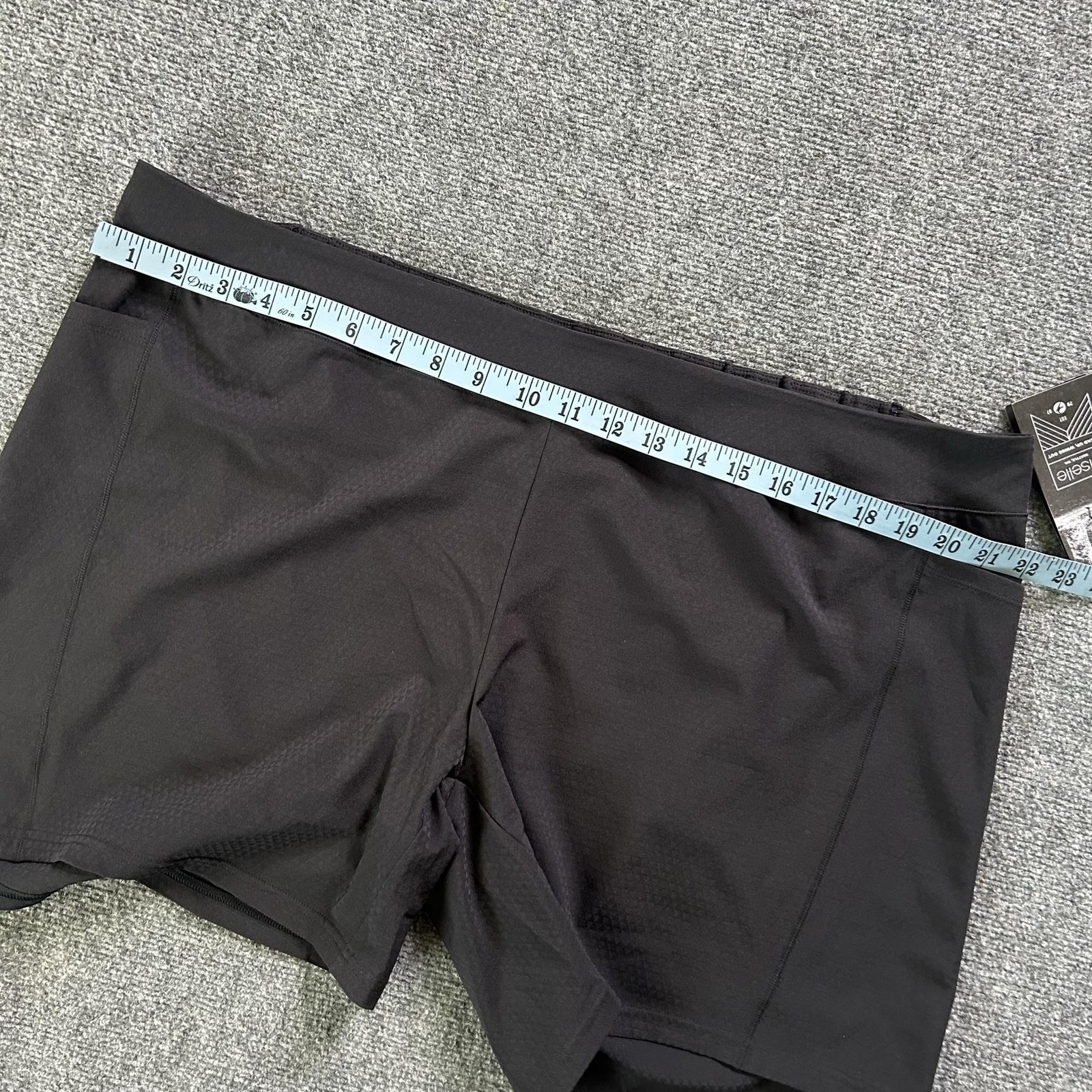 Oiselle Shorts Womens 16/18 Black Long Track Fan Running Athletic 4.5 Inseam — image 6 of 8